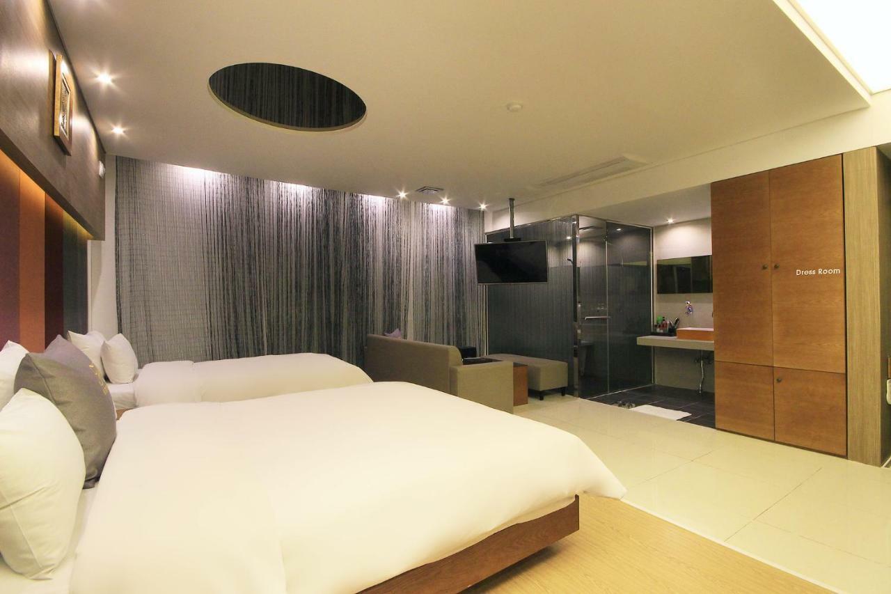 H Drive Hotel Iksan Экстерьер фото
