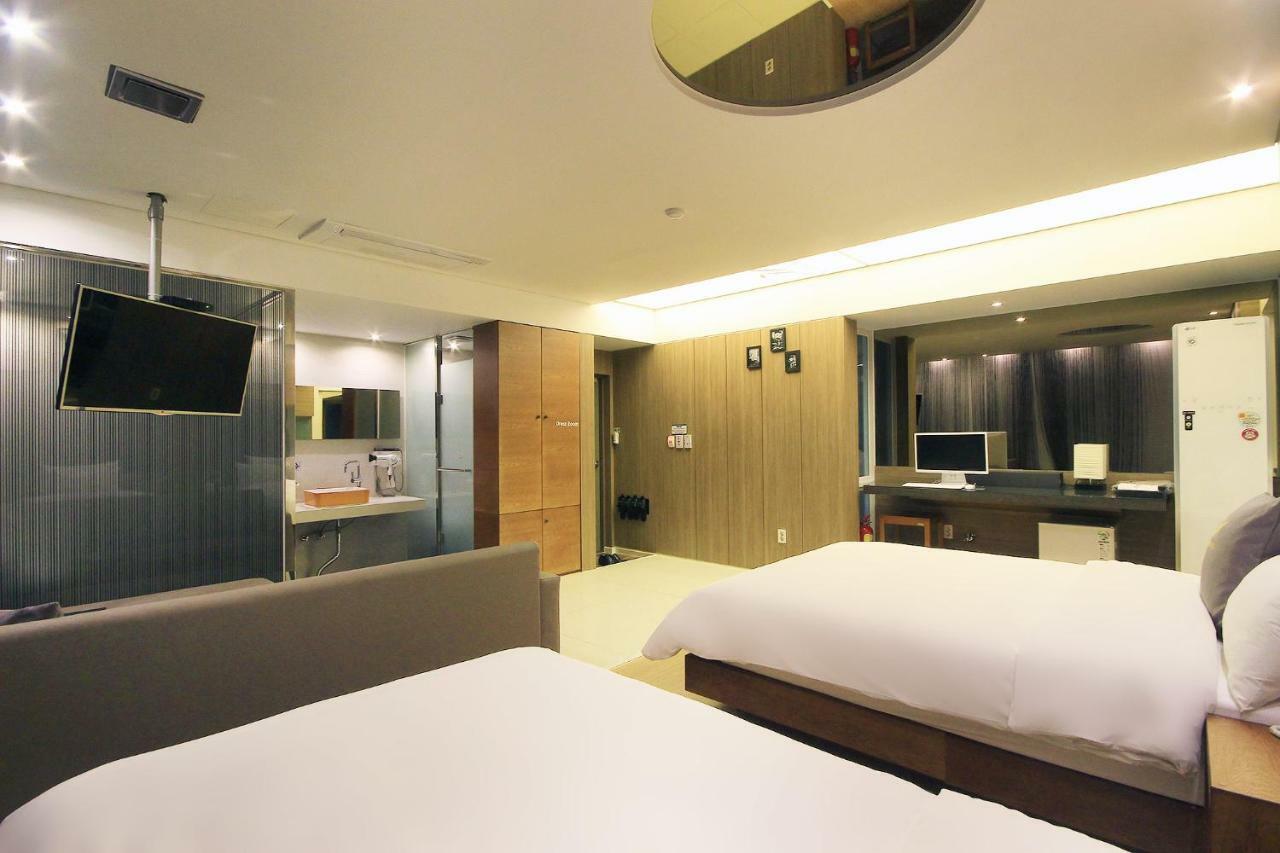 H Drive Hotel Iksan Экстерьер фото