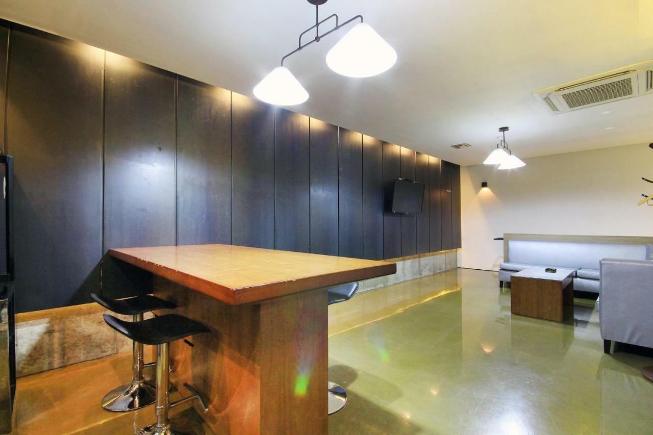 H Drive Hotel Iksan Экстерьер фото